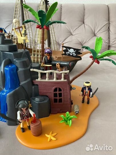 Playmobil Пиратский остров с большим кораблем