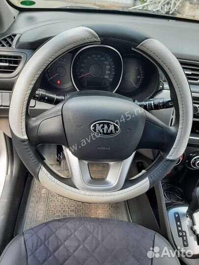 Кожаная оплётка руля AP-1010 черный серебро M