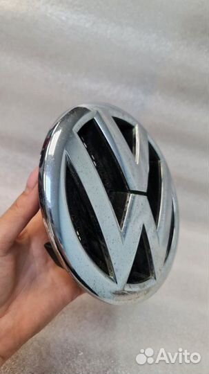 Эмблема в решетку радиатора Volkswagen Transporter