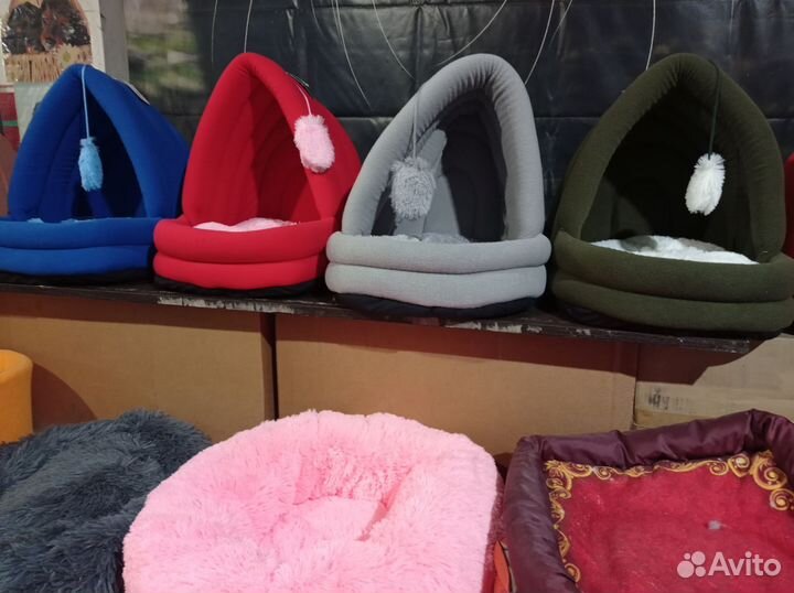 Лежанки, когтеточки, игрушки