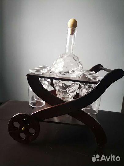 Набор с рюмками и графином подарочный на тележки