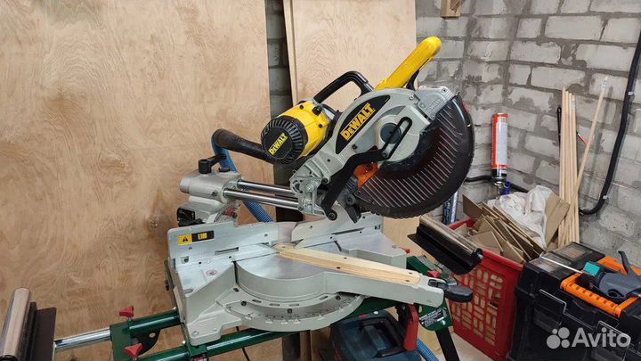 Торцовка Dewalt DW717XPS