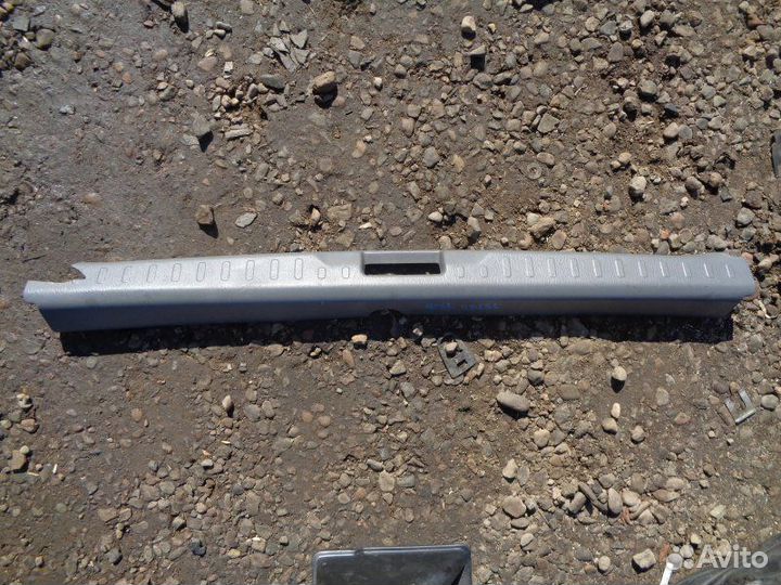 Накладка замка багажника Nissan Primera QP11