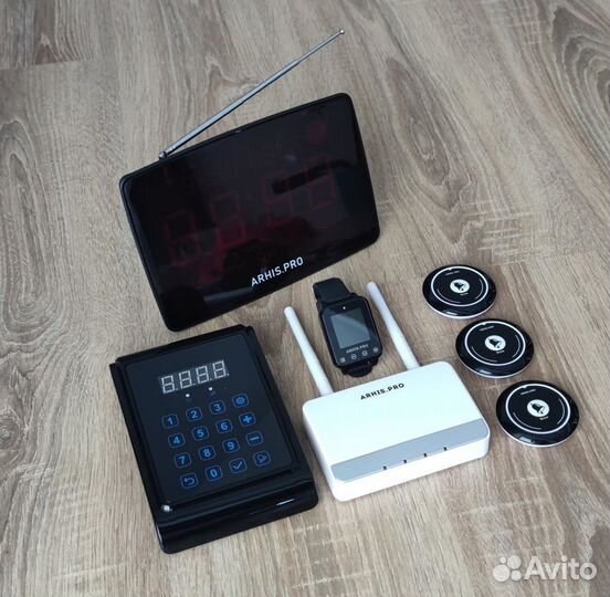 Кнопка вызова официанта в комллекте с часами табло