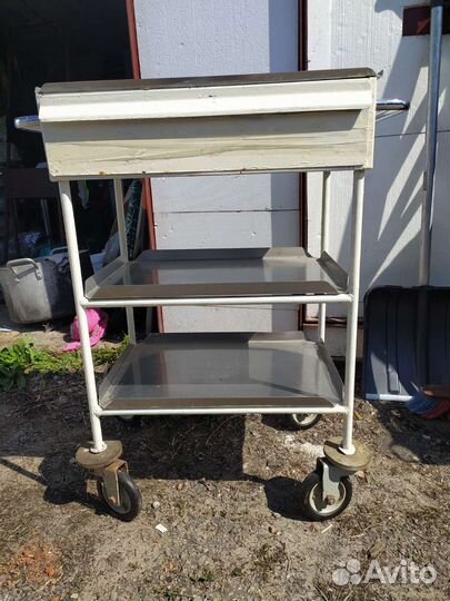 Столик медицинский манипуляц. с ящиком и полками