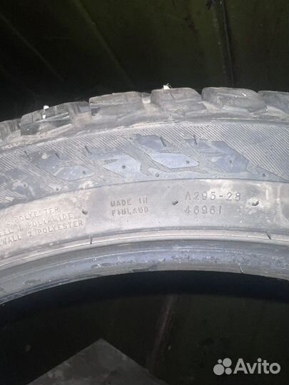 Nokian Tyres Hakkapeliitta 9 245/40 R19