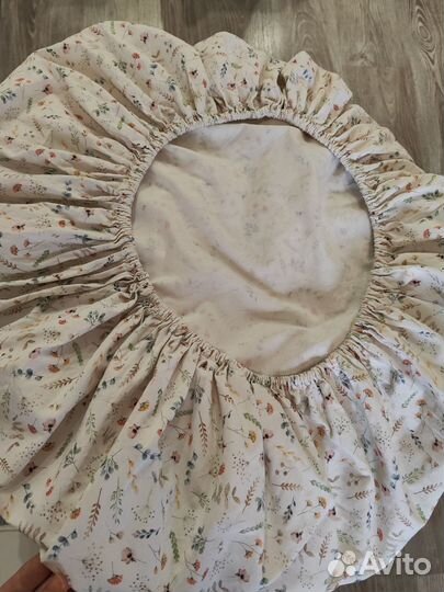 Простынь на резинке на детскую круглую кровать