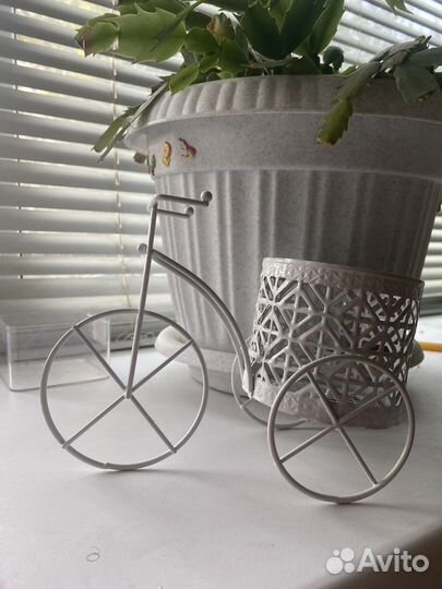 Подставка под цветы металлическая