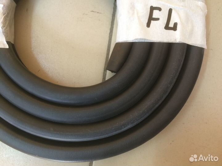 BMW E90 Уплотнитель двери передний с Японии