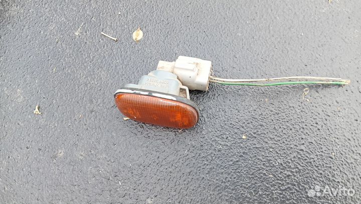 Повторитель поворотника Тойота Карина Е Corona