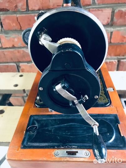 Швейная машинка пмз 2-м 1968г рабочая