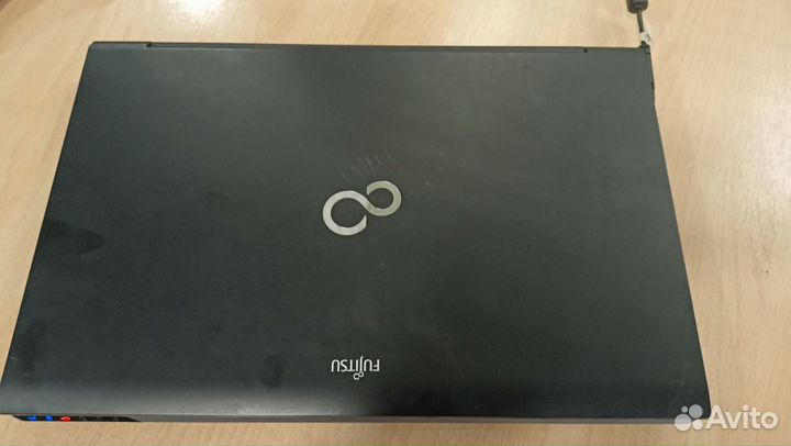 Ноутбук Fujitsu для учебы, работы с документами