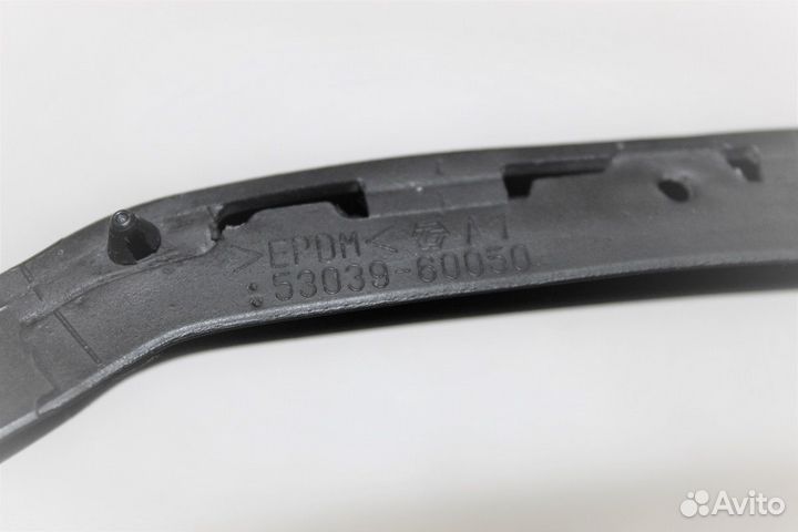 Lexus LX 450, LX 570 Уплотнитель решетки радиатора