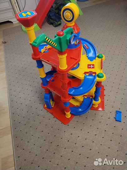 Детская игрушечная парковка