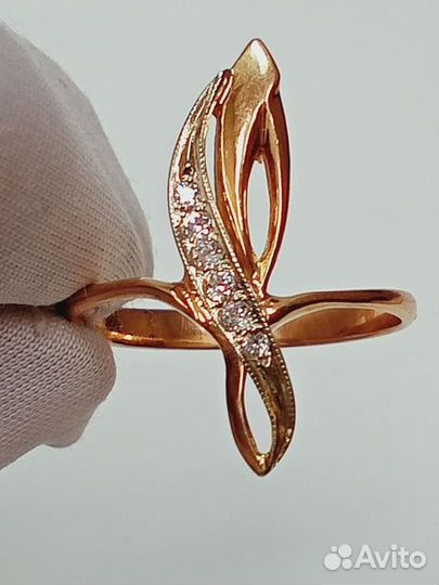 Золотое кольцо с камнем 18р