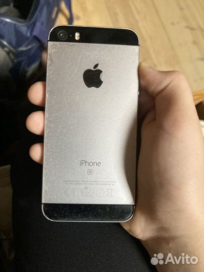Телефон iPhone SE (2016)