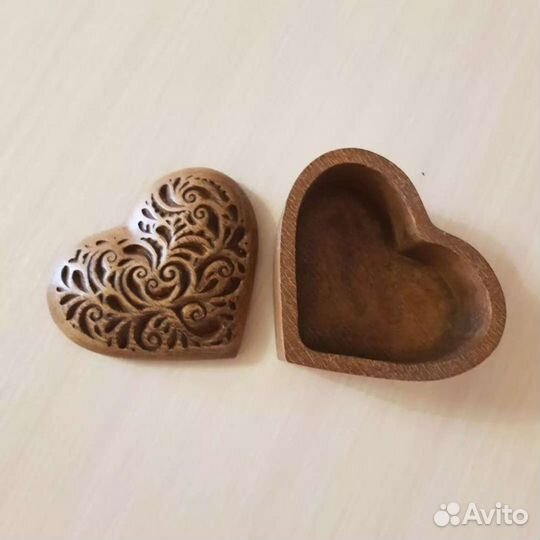 Шкатулка резная деревянная