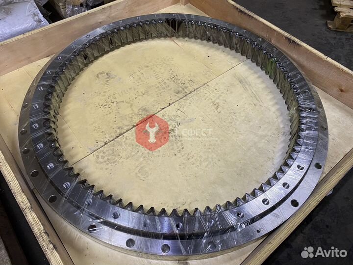 Опорно-поворотный круг Komatsu PC200LC-7