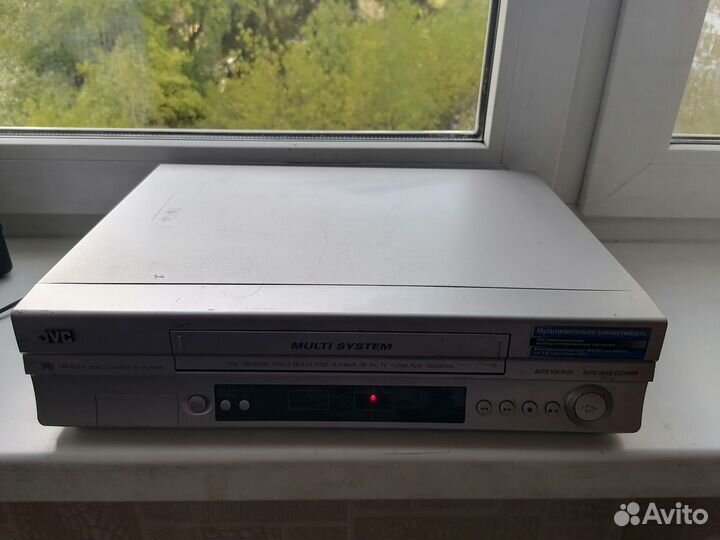 Видеомагнитофон jvc