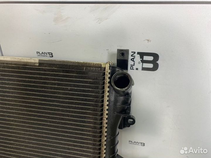 Радиатор охлаждения двигателя Volvo V70 II