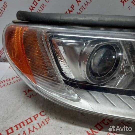 Фара ксеноновая передняя правая Volvo V70 B4164T