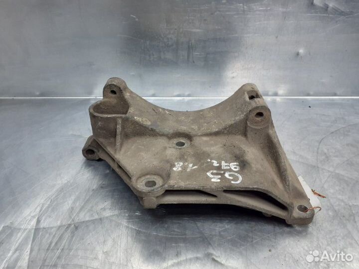 Кронштейн генератора Volksvagen Passat B3