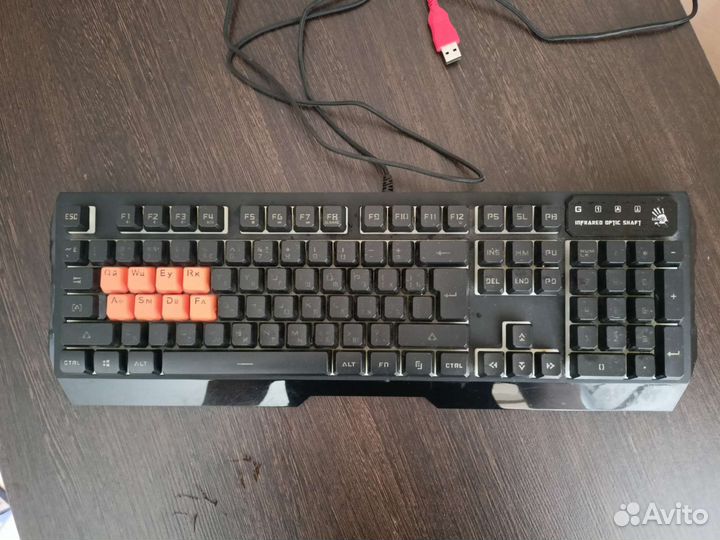 Игровая клавиатура с подсветкой