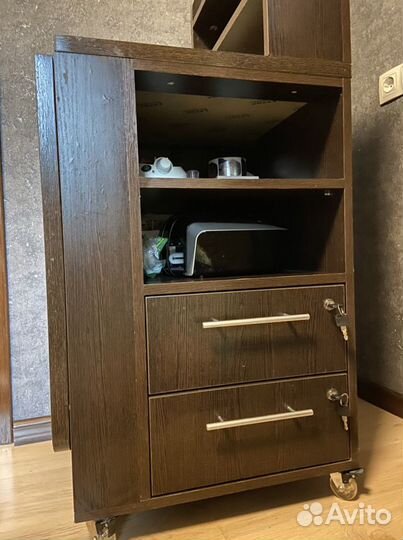 Маникюрный стол