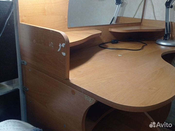 Косметический столик с зеркалом бу