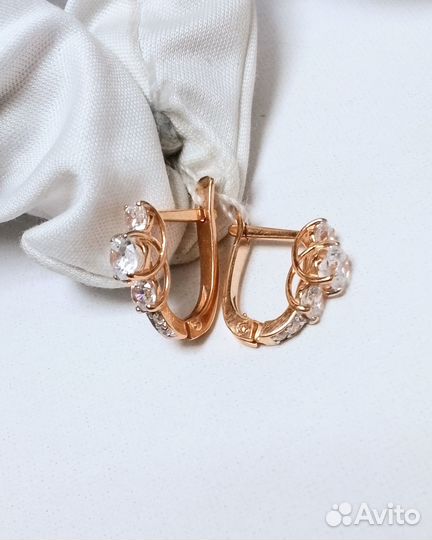 Серьги с синтетическим камнем Золото