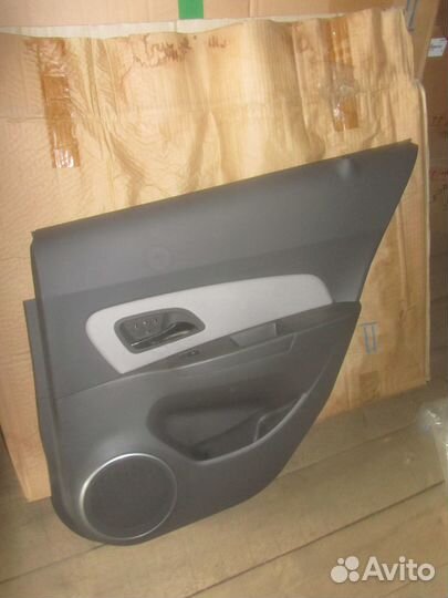 Обшивка двери задней правой Chevrolet Cruze хэтч