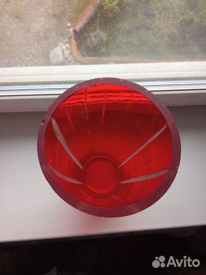 Толстая ваза из красного стекла завод Красный Май