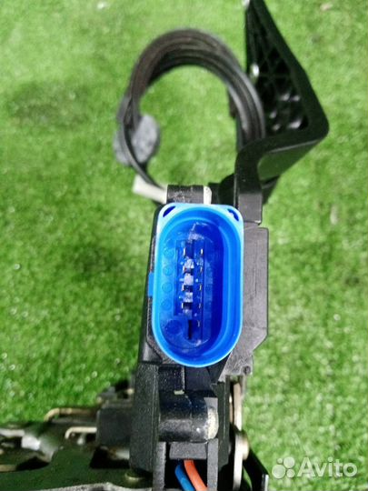 Замок боковой двери передний правый Porsche