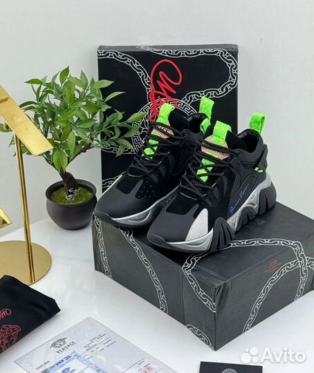 Новые кроссовки Versace