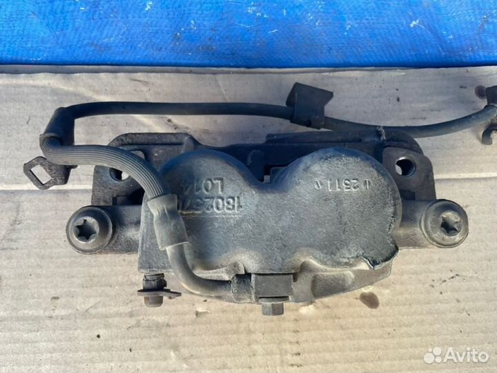 Суппорт передний левый Gmc Yukon GMT800 L59 285HP