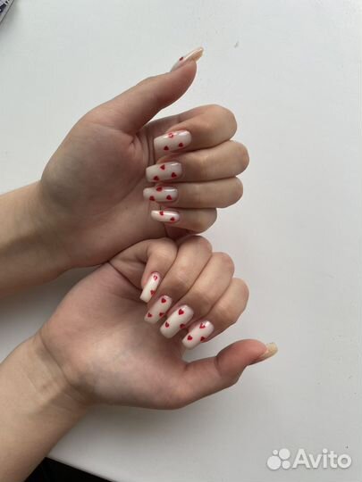 Модель на маникюр