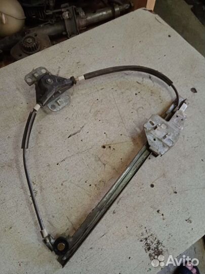 Стеклоподъёмник задний правый Volkswagen Passat B3