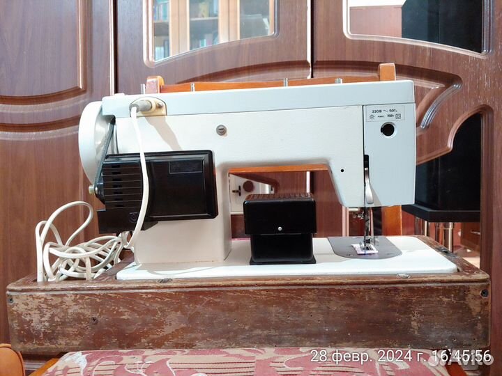 Швейная машинка бу электрическая
