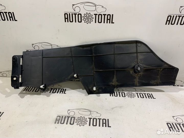 Накладка центральной консоли правая Mitsubishi