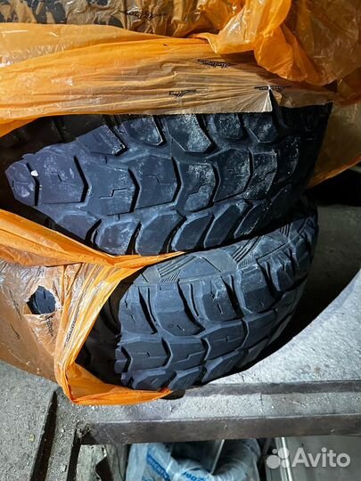 Kumho Road Venture M/T KL71 265/70 R17