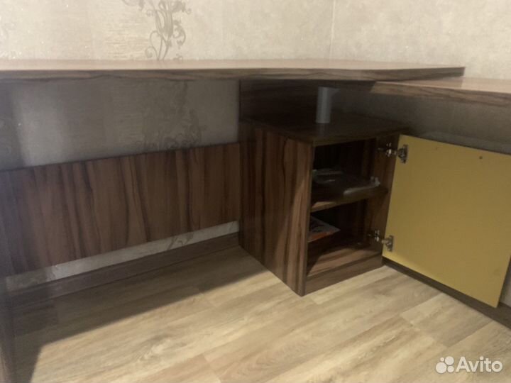 Компьютерный стол