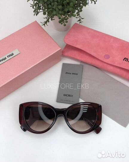 Солнцезащитные очки женские miu miu