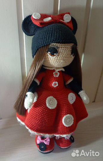 Вязаная интерьерная кукла