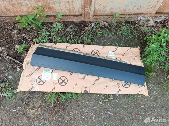 Молдинг двери передний правый Volkswagen Tiguan