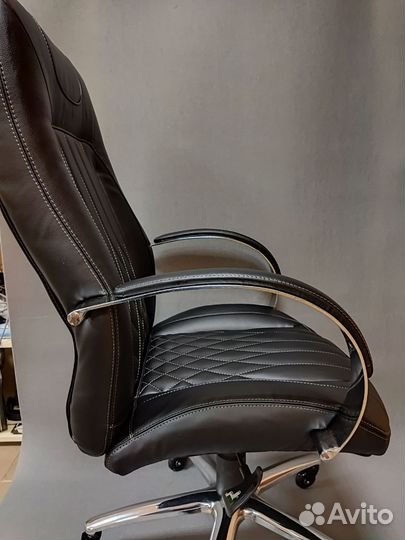 Кресло руководителя Mercedes AMG
