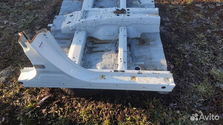 Порог правый Toyota Camry 40