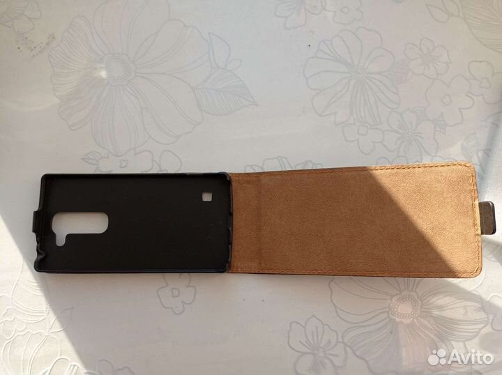 Чехлы на телефон LG