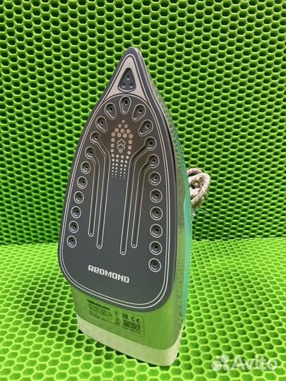 Утюг Redmond RI-C256(195728)