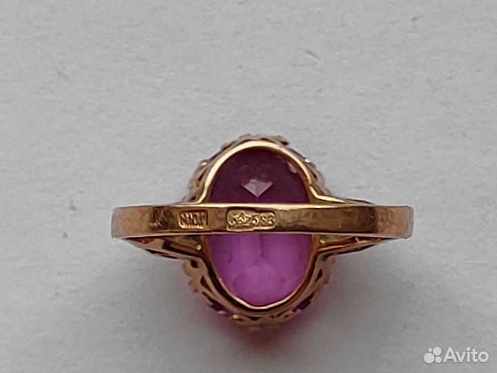 Золотое кольцо с розовым корундом