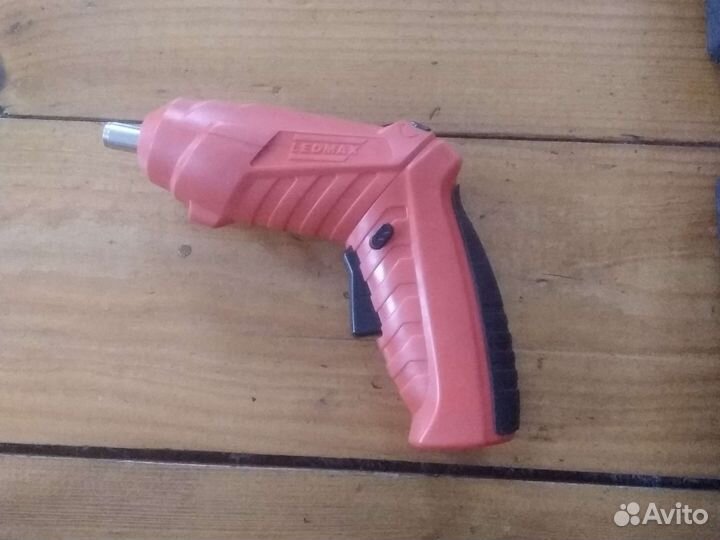 Шуруповерт leomax